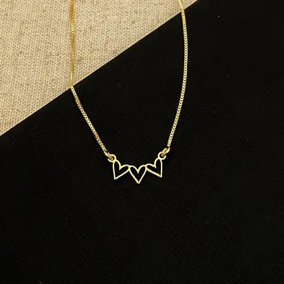 GARGANTILHA TRÊS CORAÇÕES DOURADO